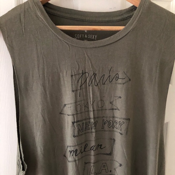 Ladies top - Picture 1 of 3